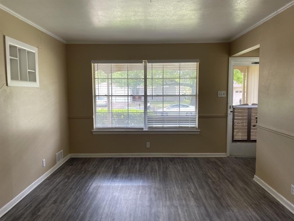 2310 Gilbert Cir - Photo 2 of 12