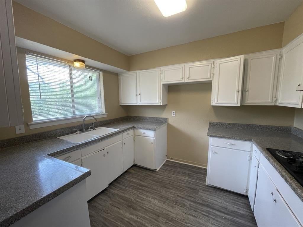 2310 Gilbert Cir - Photo 3 of 12