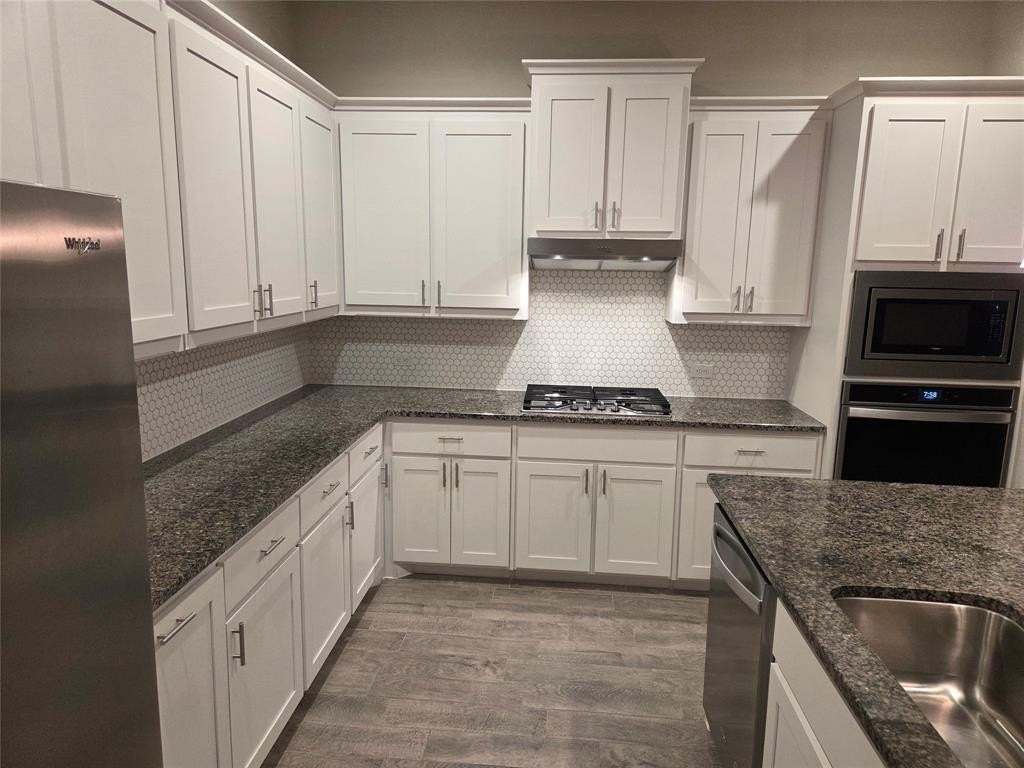 2025 St Andrews Way - Photo 2 of 38