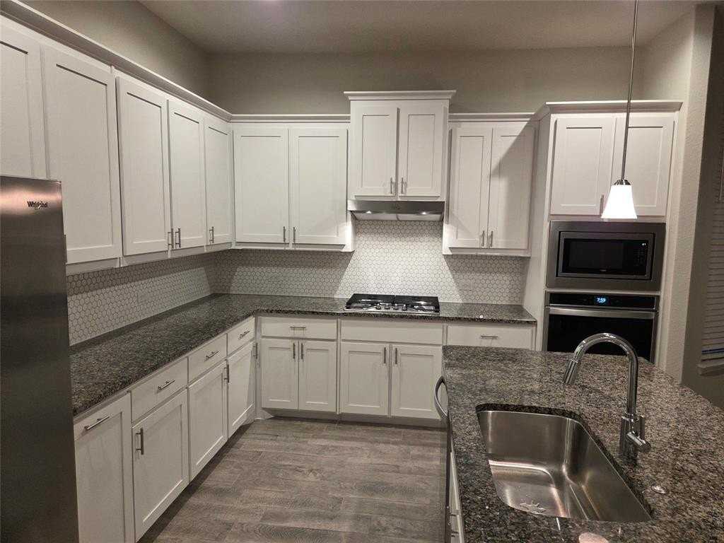 2025 St Andrews Way - Photo 3 of 38