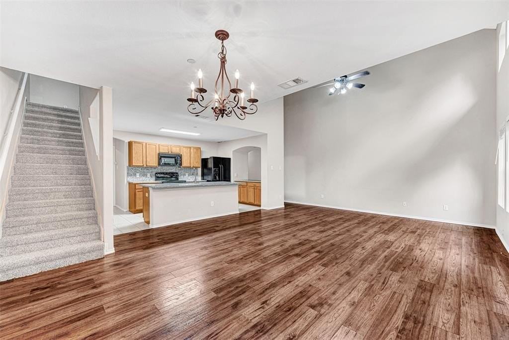 10059 Wake Bridge Dr - Photo 5 of 27