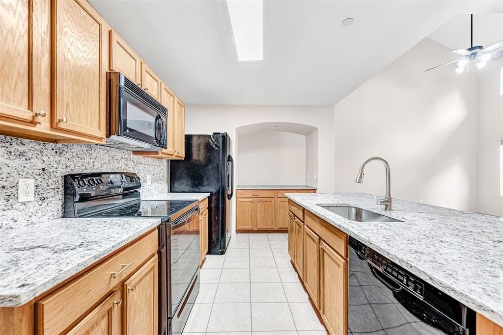 10059 Wake Bridge Dr - Photo 6 of 27