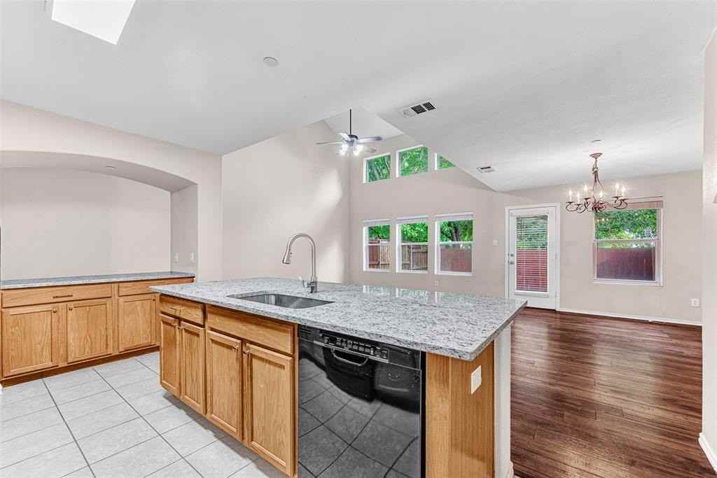 10059 Wake Bridge Dr - Photo 7 of 27