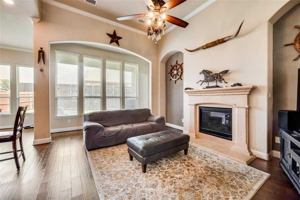 321 Prairie Hill Trl - Photo 2 of 15