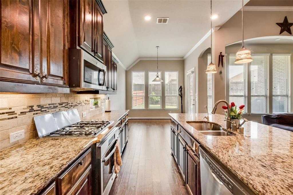 321 Prairie Hill Trl - Photo 4 of 15