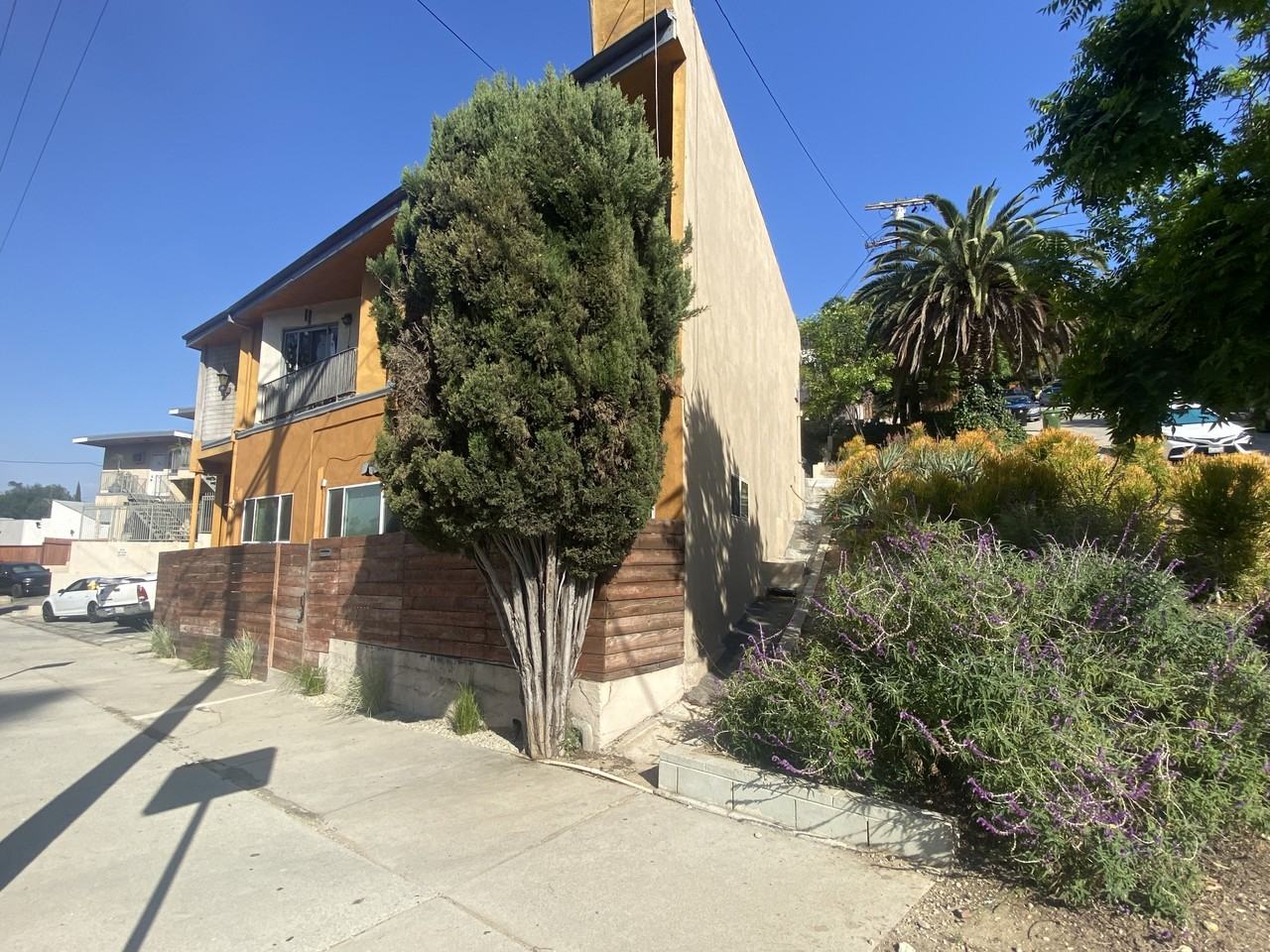 2102 Allesandro St #2102