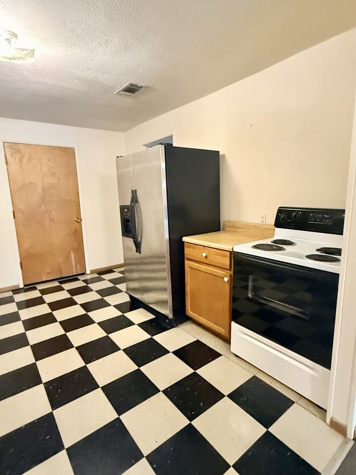 708 East St #1 - Photo 4 of 29