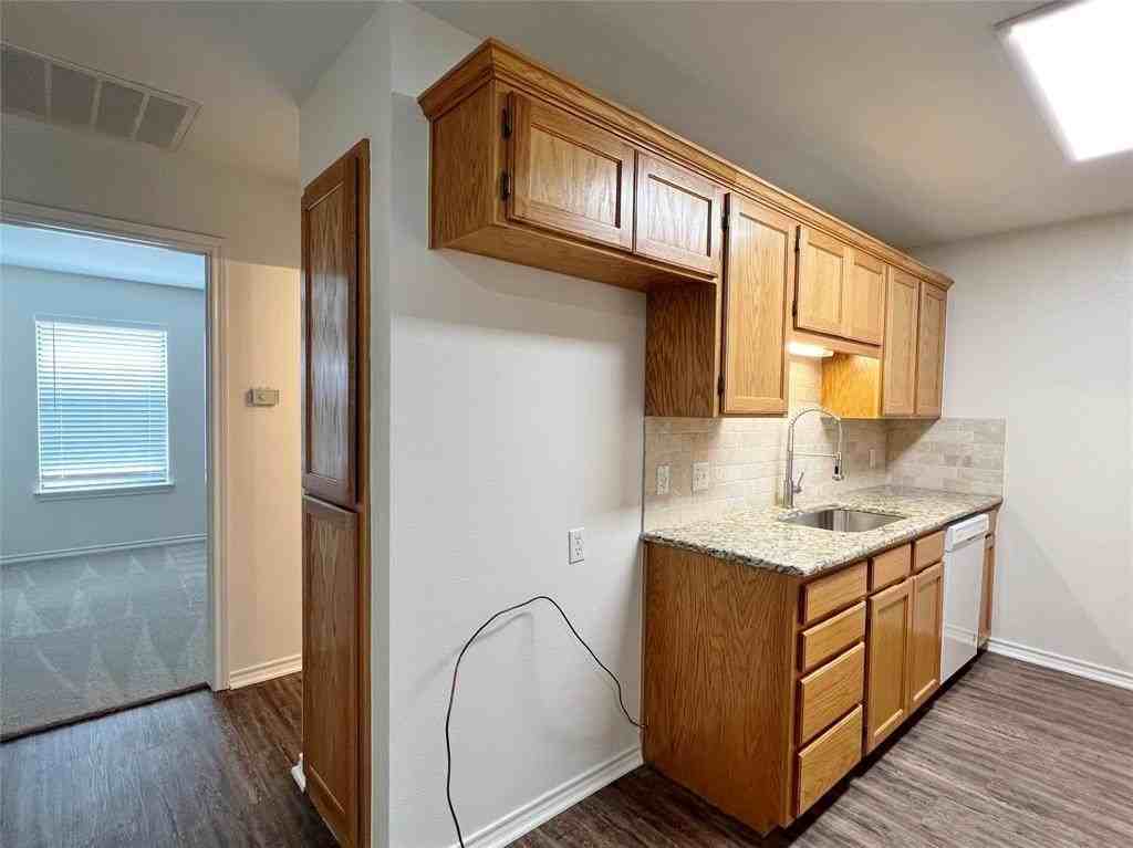 938 Austin Ct - Photo 5 of 13