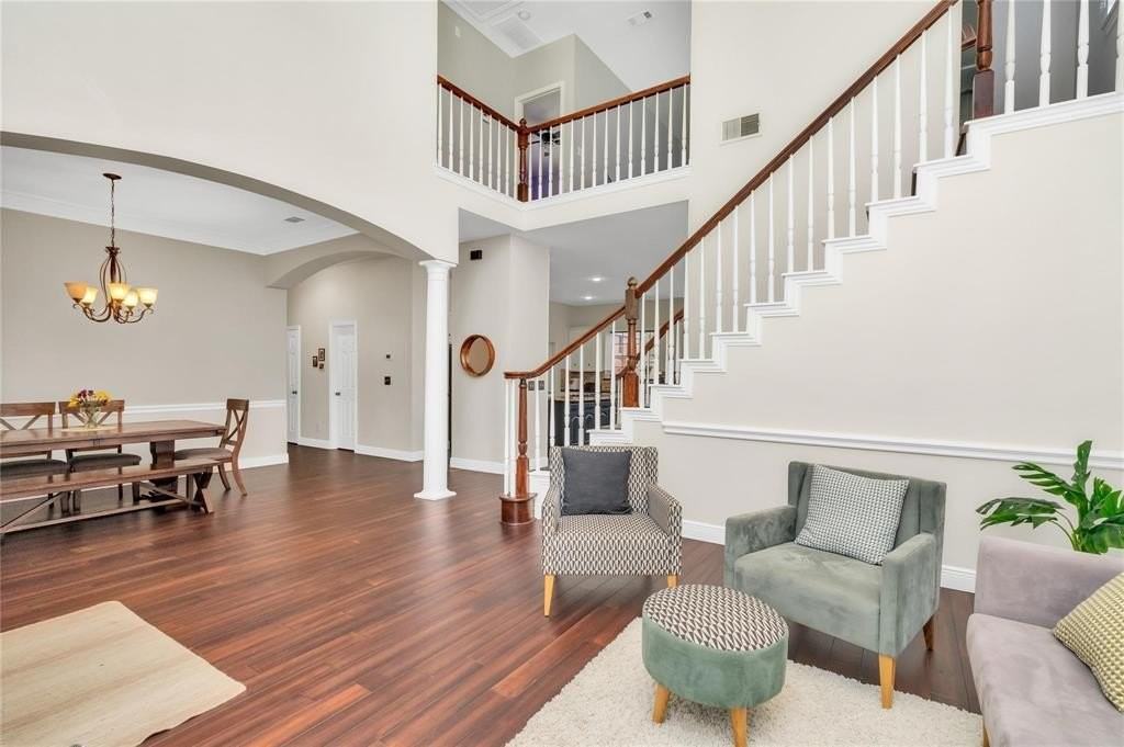 1905 Switzerland Ave - Photo 3 of 22