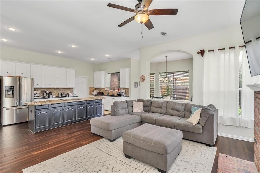 1905 Switzerland Ave - Photo 4 of 22