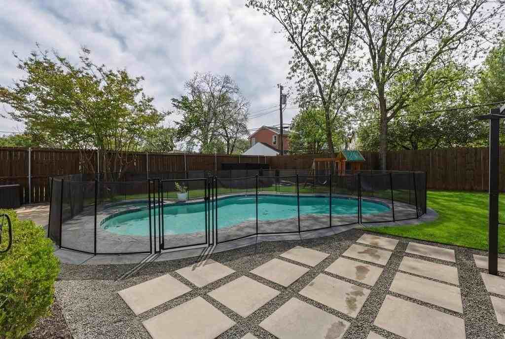 5914 Goodwin Ave - Photo 2 of 32