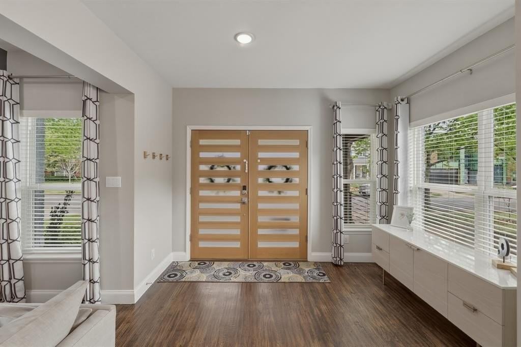 5914 Goodwin Ave - Photo 3 of 32