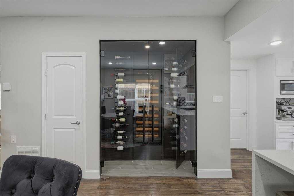 5914 Goodwin Ave - Photo 7 of 32