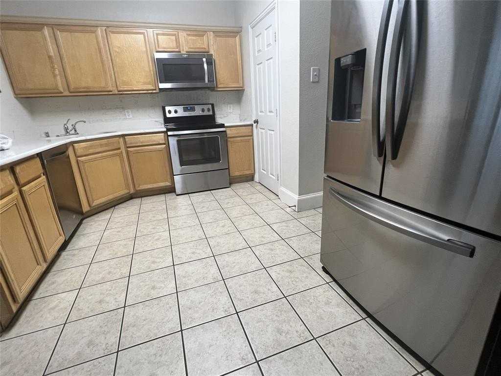 937 Spring Valley Plz - Photo 6 of 19