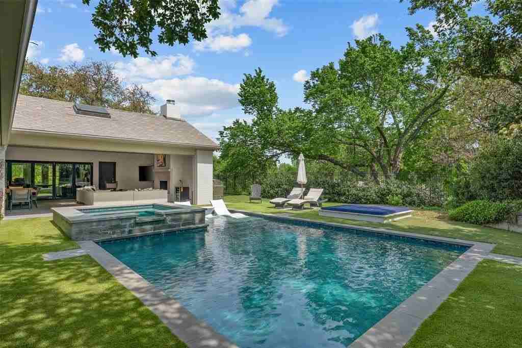 6117 Merrymount Rd - Photo 3 of 39