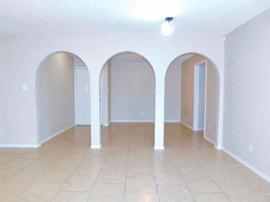 1706 Wisteria St - Photo 4 of 27