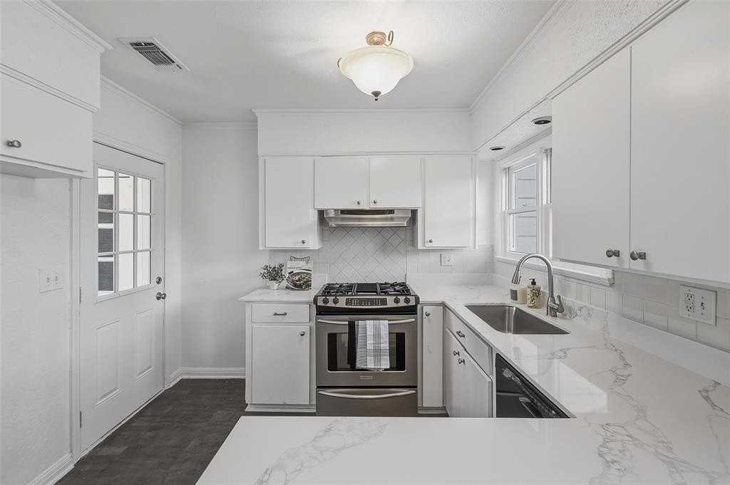 6417 Darwood Ave - Photo 2 of 34