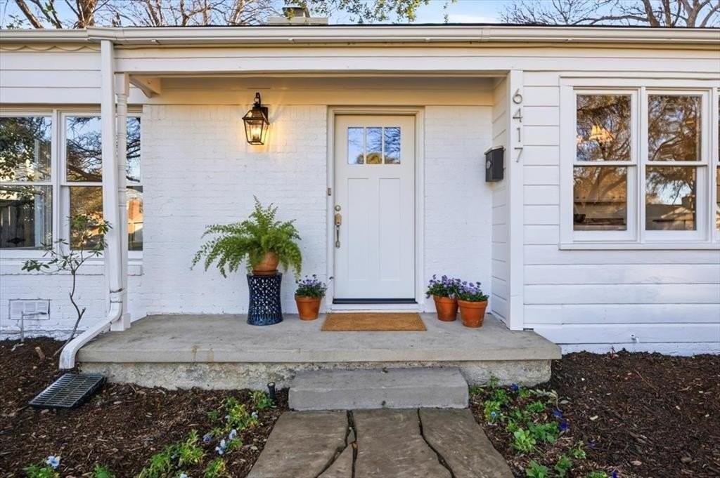 6417 Darwood Ave - Photo 5 of 34