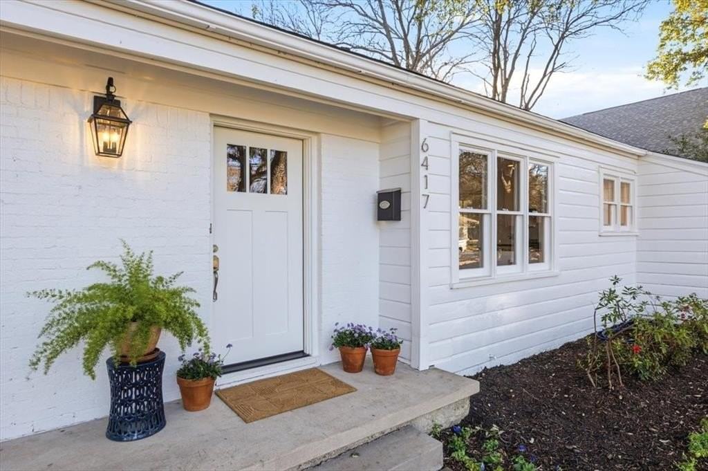 6417 Darwood Ave - Photo 7 of 34