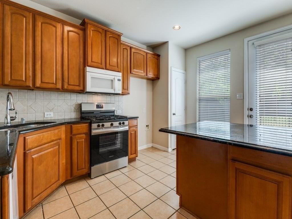 636 Gray Stone Ln - Photo 4 of 12