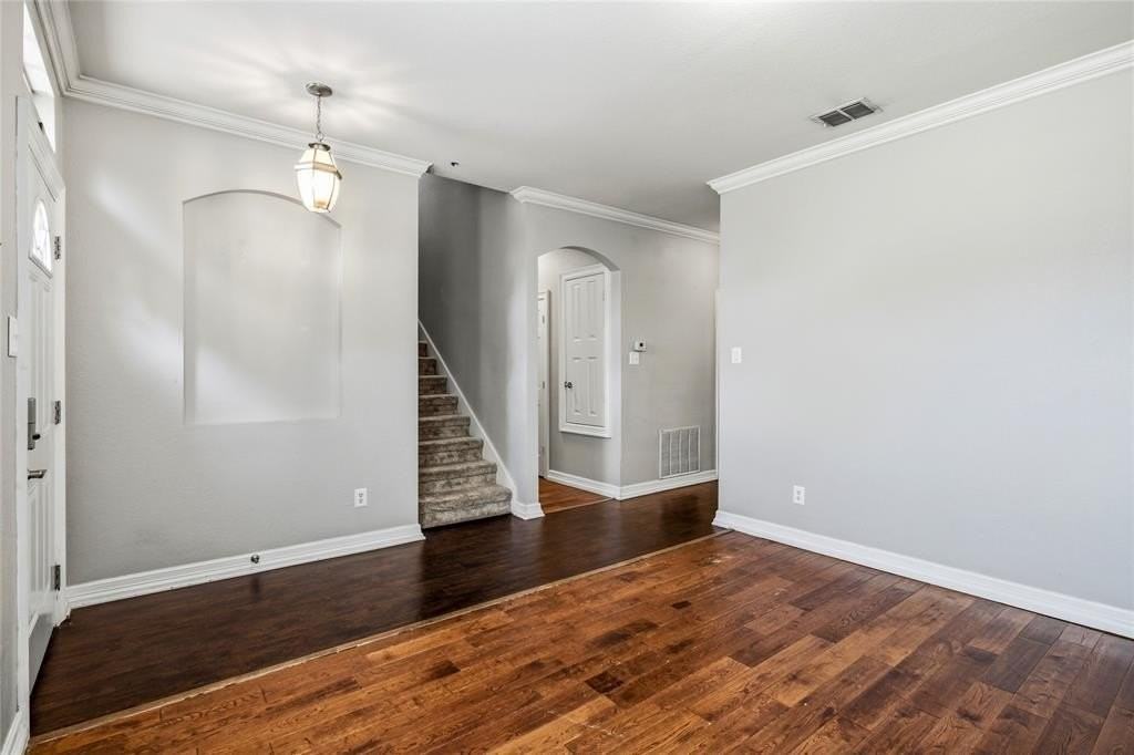 2305 Orchid Dr - Photo 4 of 28