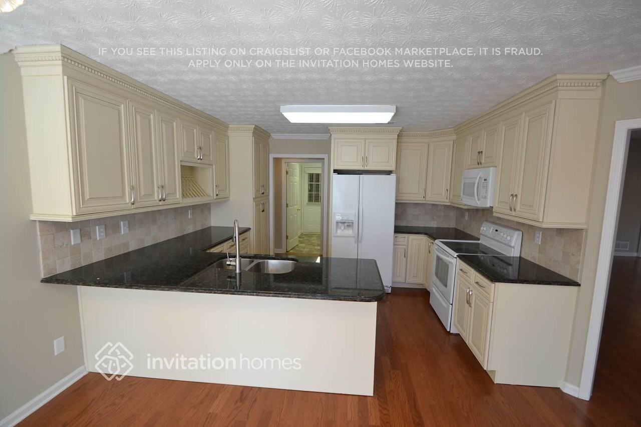 4790 Northbrook Ct - Photo 5 of 12