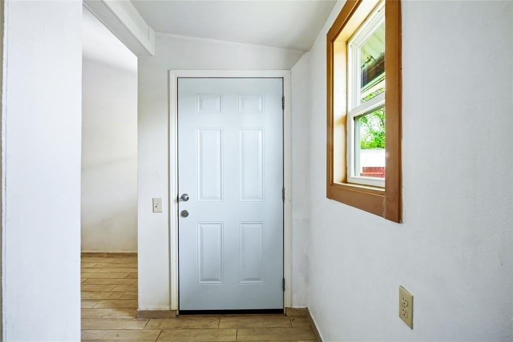 2543 County Road 332 - Photo 4 of 32