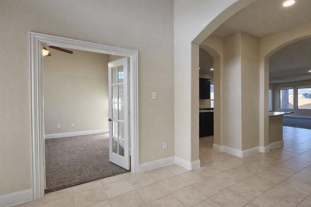 3913 Tunstall Dr - Photo 4 of 23