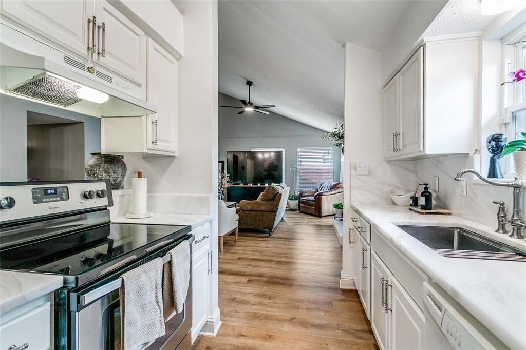 2001 Embassy Way - Photo 5 of 12