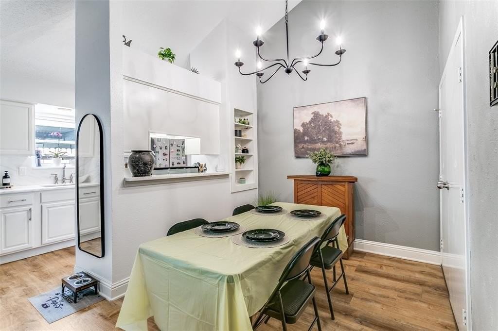 2001 Embassy Way - Photo 6 of 12