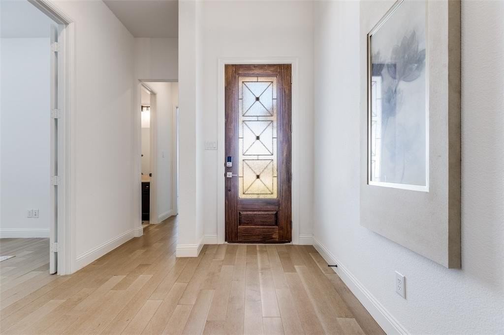 8221 Legacy Oak Dr - Photo 3 of 25