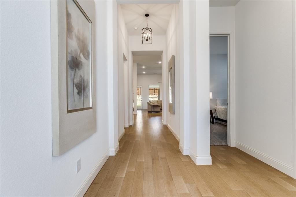 8221 Legacy Oak Dr - Photo 4 of 25