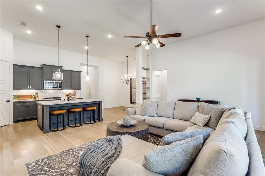 8221 Legacy Oak Dr - Photo 6 of 25