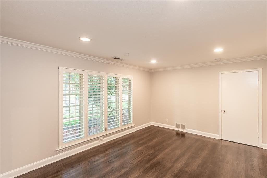 4278 Royal Ridge Dr - Photo 5 of 30