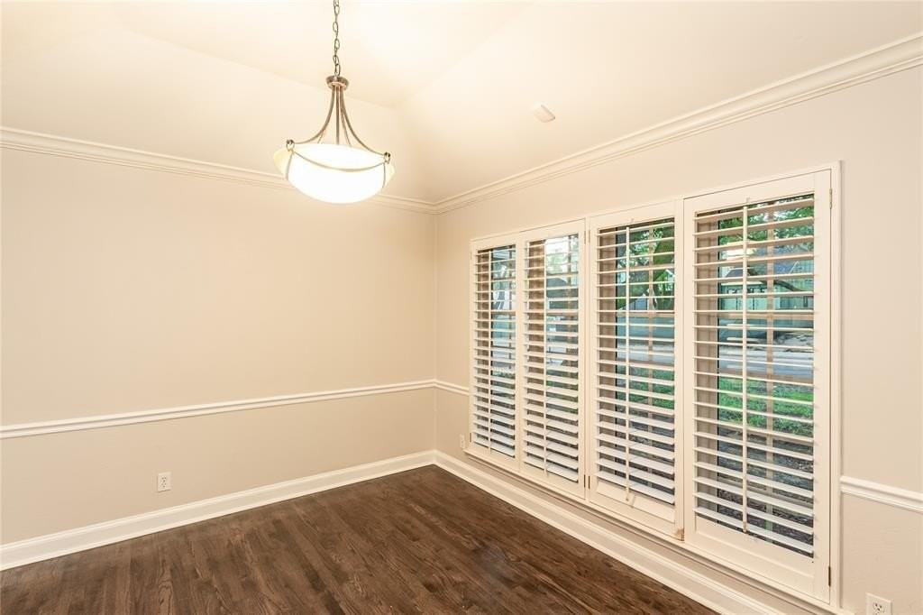 4278 Royal Ridge Dr - Photo 7 of 30