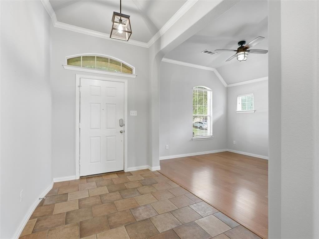 7932 Branch Hollow Trl - Photo 5 of 29