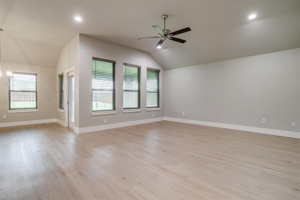 836 Mesa Vista Dr - Photo 5 of 20