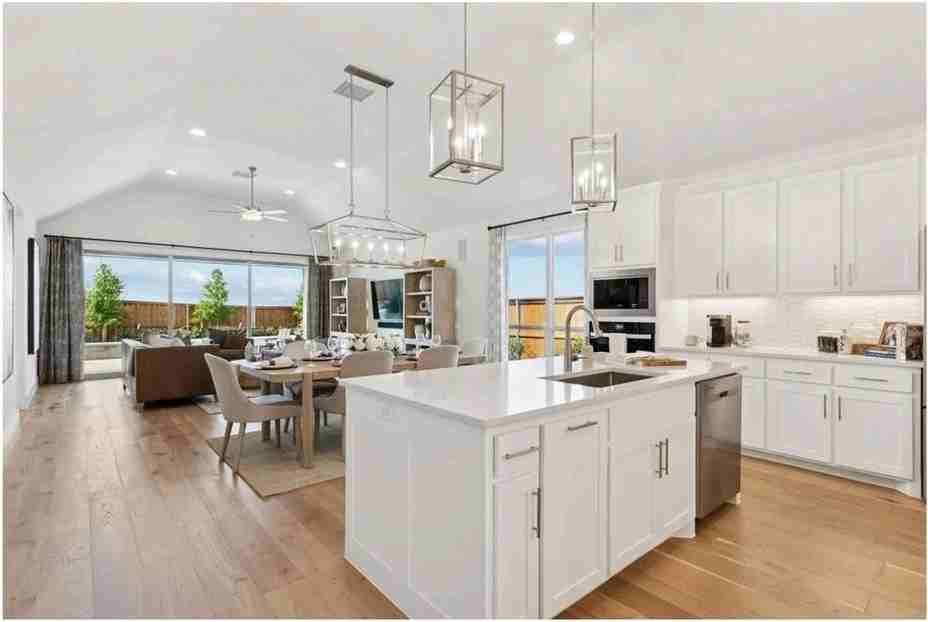 4311 Windy Point Rd - Photo 5 of 38