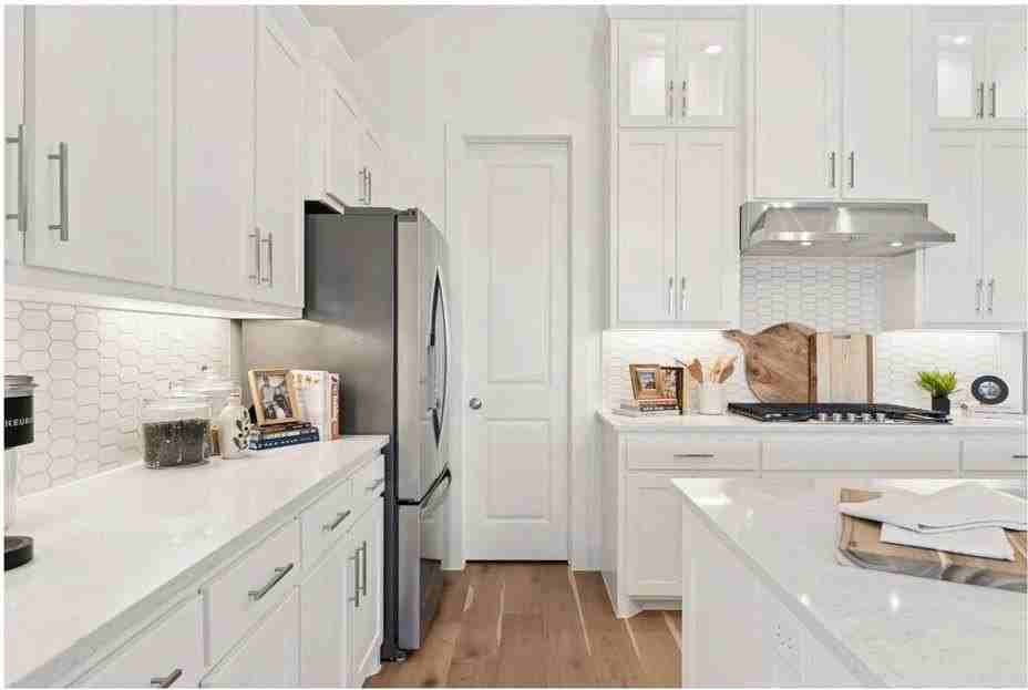 4311 Windy Point Rd - Photo 6 of 38