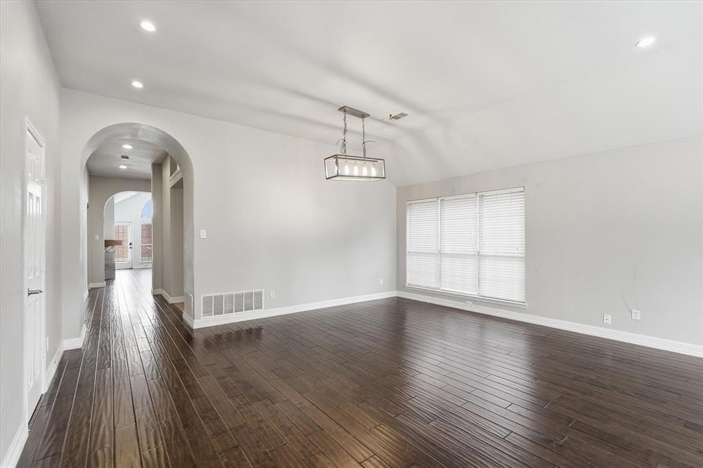 2661 Redcedar Dr - Photo 4 of 37