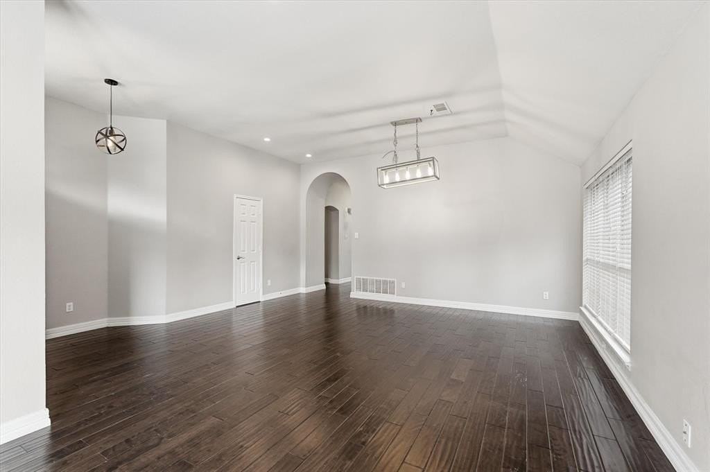 2661 Redcedar Dr - Photo 6 of 37