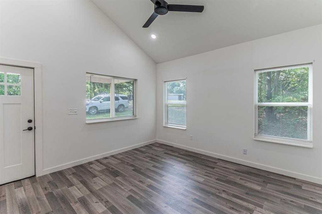 114 Timbercrest Dr - Photo 3 of 16