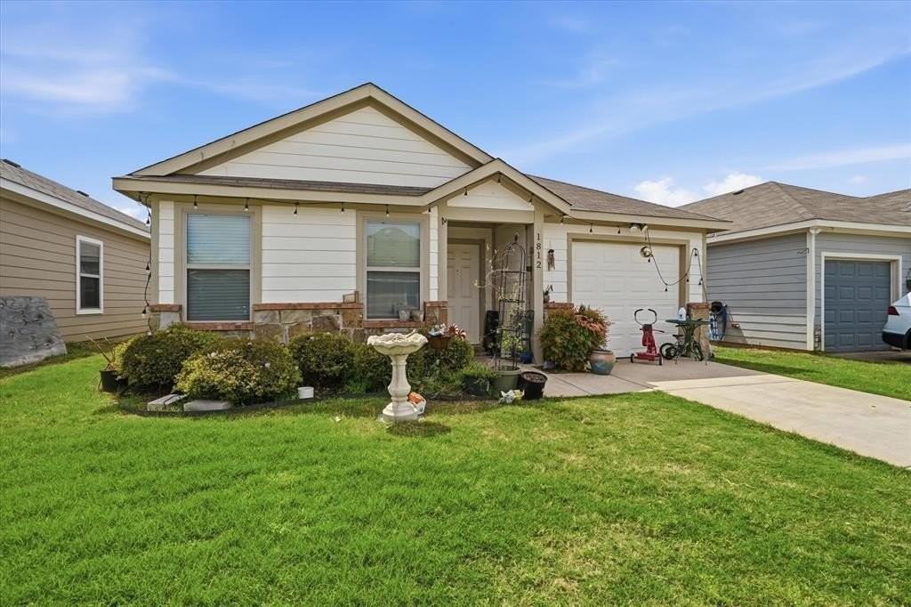 1812 Village Park Trl - Photo 2 of 23