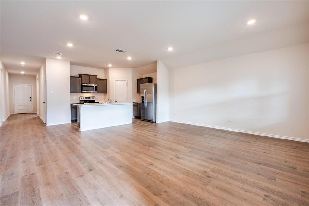 1819 Pecan Valley Dr - Photo 3 of 14