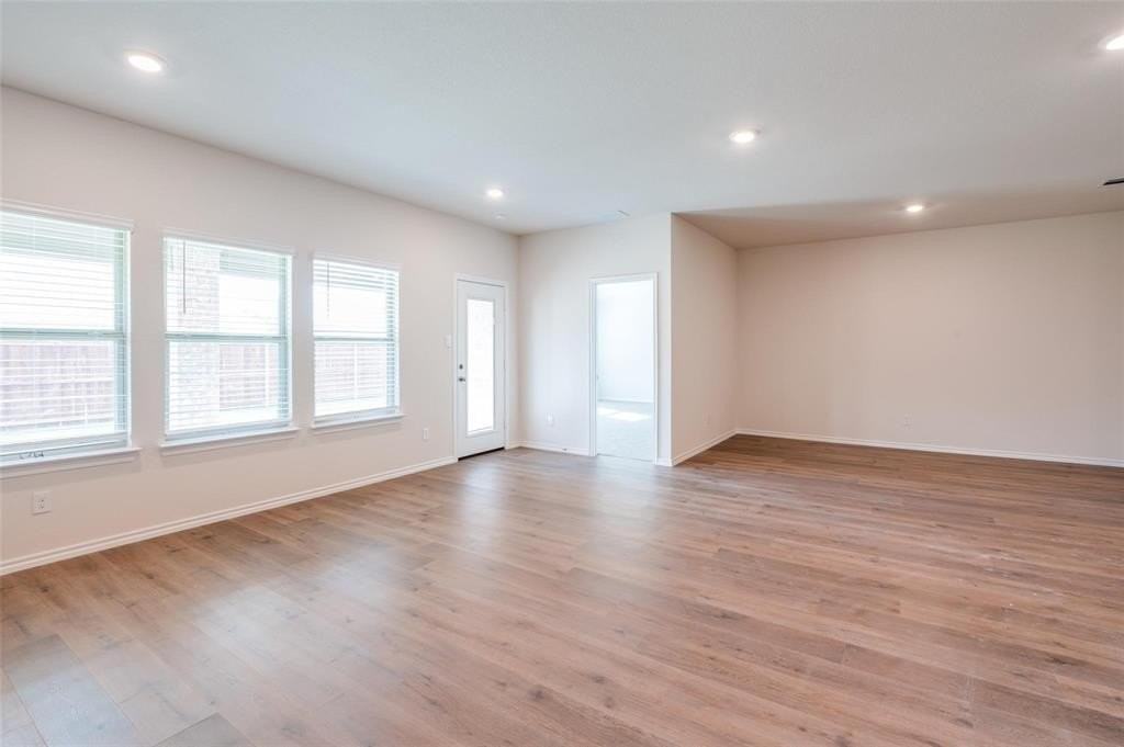 1819 Pecan Valley Dr - Photo 4 of 14