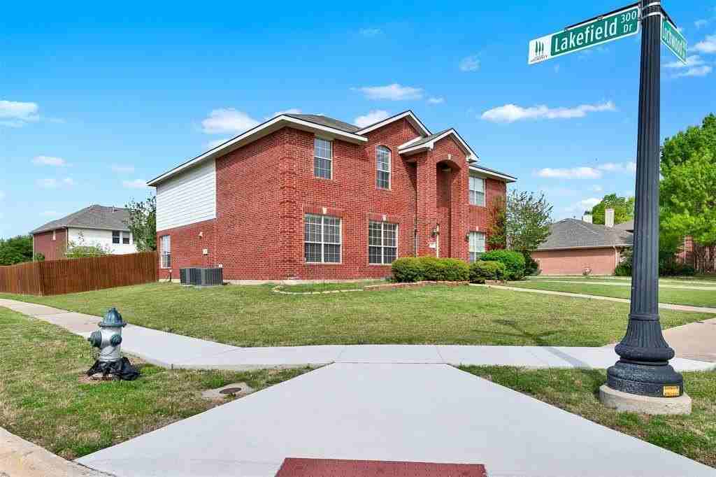 509 Lochwood Dr - Photo 2 of 25