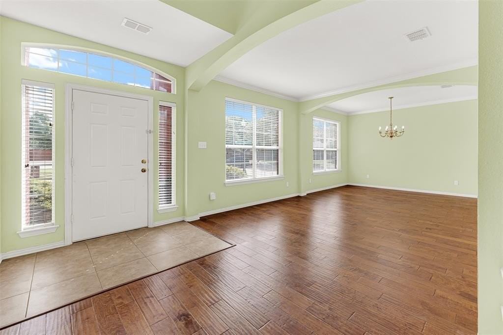 509 Lochwood Dr - Photo 3 of 25