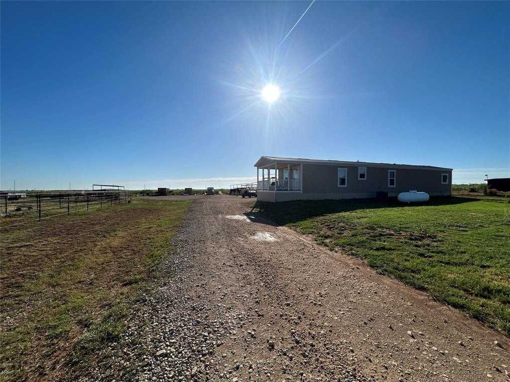 4435 Hayter Rd - Photo 3 of 31