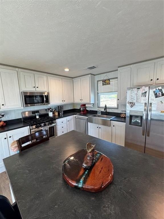 4435 Hayter Rd - Photo 7 of 31