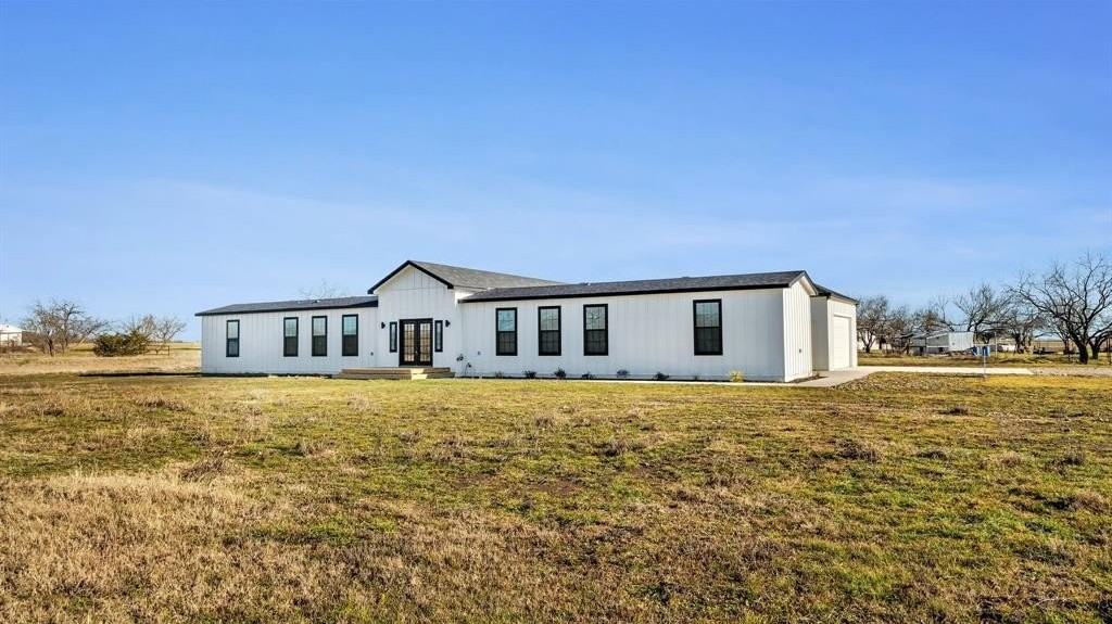 5502 County Road 2646 - Photo 2 of 32